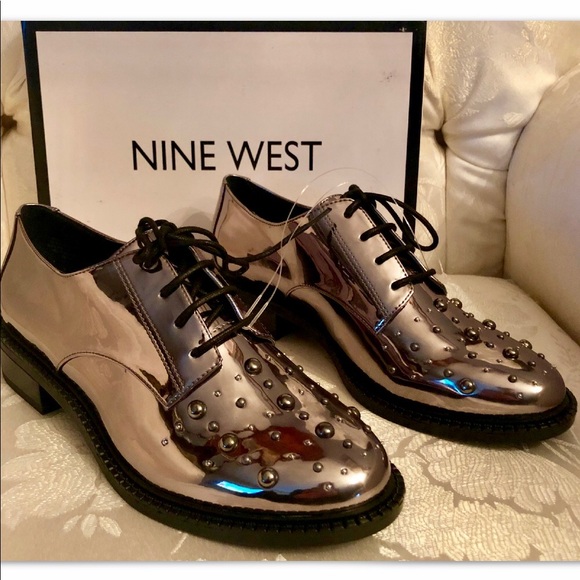 NINE WEST•METALLIC PEWTER SKY STUDDED OXFORDS - Picture 4 of 5